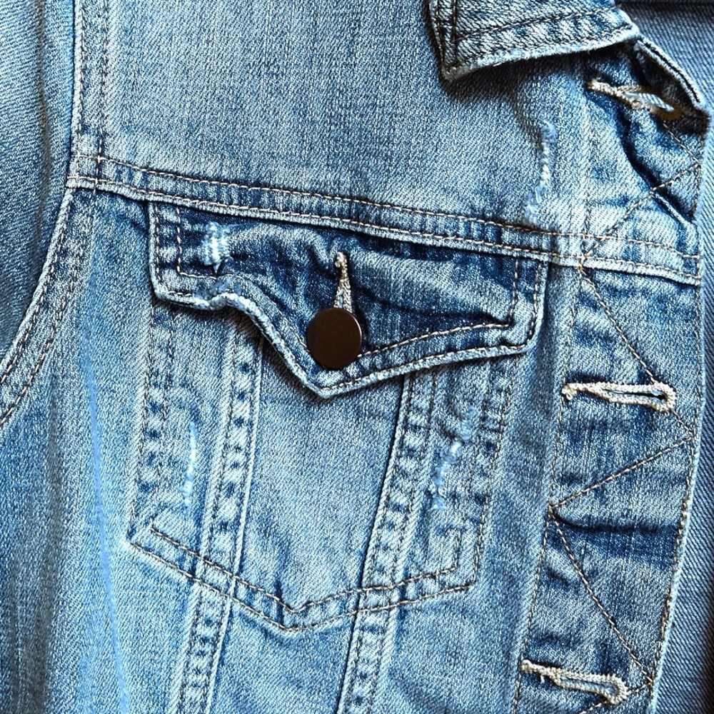 Treasure & Bond Women’s Distressed Blue Jean Jacket, Size Medium - Picture 6 of 11